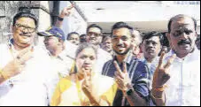  ?? VIJAY BATE/HT PHOTO ?? Sena’s UBT candidate Rutuja Latke and her son Amey Latke at the Andheri East by-polls on Thursday.