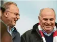  ?? Foto: dpa ?? Hatten endlich mal wieder etwas zu lachen: Karl-Heinz Rummenigge (li.) und Uli Hoeneß beim Münchner 3:1-Sieg in Wolfsburg.