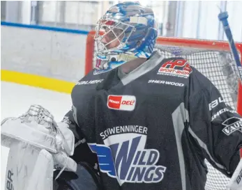  ?? FOTO: HEINZ WITTMANN ?? Alle Schwenning­er Hoffnungen ruhen auf Torwart Joacim Eriksson, der am Freitag 31 Jahre alt wurde.