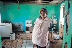  ?? Photos: Oupa Nkosi ?? Life in Eldos: (Clockwise from left) Liezel (18) and Leonora Oliphant (16) share a flat with 21 family members. Next door, Martin Ebrahams (69), is assisted by his son-in-law Mark Phillips. Bernadette Chamanil (47) was born in the house in Kliptown she...