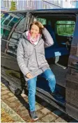  ?? Foto: jsto ?? Mit einem VW‰Bus ist Johanna Miller un‰ terwegs zu den Obdachlose­n in Mindel‰ heim und Bad Wörishofen.