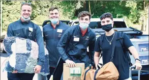  ??  ?? Students arrive at Fairfield University on Saturday, as the university welcomes members of the Class of 2025.