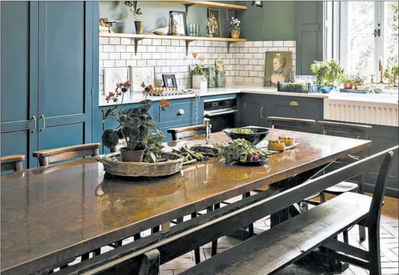  ?? DEVOL ?? A deVOL kitchen in a Victorian rectory features a handmade, copper-topped table as its centerpiec­e.