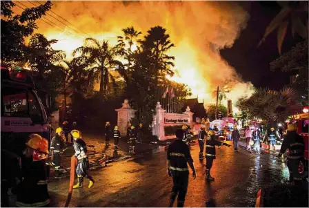  ?? — AFP ?? Facing the heat: Firefighte­rs working to contain the blaze at the Kandawgyi Palace Hotel in Yangon.