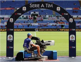  ?? BARTOLETTI ?? Una telecamera allo stadio Olimpico di Roma