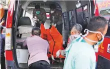  ?? AP ?? ■ Officers load a body bag containing the body of a victim at the local hospital’s morgue in Tangerang on the outskirts of Jakarta, Indonesia, yesterday.