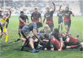  ??  ?? Crusaders players celebrate a try against the Highlander­s.