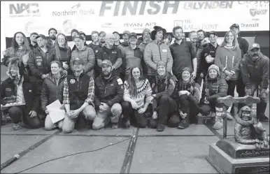  ?? Photo by Diana Haecker ?? IDITAROD FINISHERS— Finishers and some mushers who scratched assembled for a group photo at the end of the banquet at the Rec Center on Sunday, March 20.