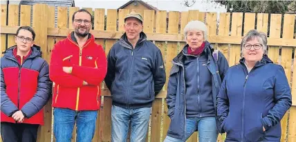  ?? ?? Fence Residents in a Balfron street have raised concerns after a property owner is alleged to have erected a two-metre fence across a public footpath