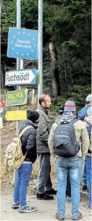  ?? Foto: Christian Fischer ?? Sozialhilf­e für Flüchtling­e? Darüber wird heftig diskutiert.