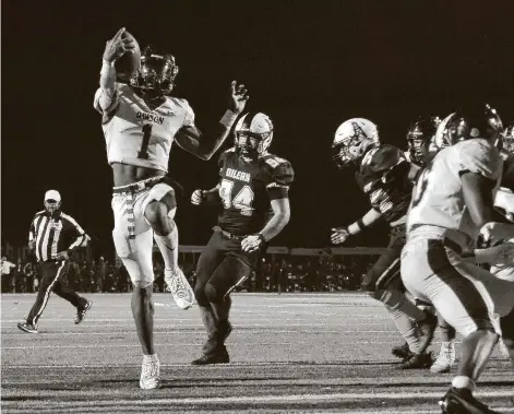  ?? Kirk Sides / Staff Photograph­er ?? Dawson’s Blake Smith (1) celebrates as he scores on a 2-yard touchdown run on fourth-and-goal late in the fourth quarter.