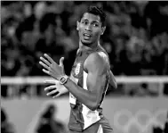  ?? REUTERS ?? Wayde van Niekerk of South Africa, en route to setting a world record in the 400m on Sunday.