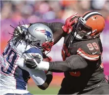  ?? RICHARD / AP ?? Browns defensive tackle Stephen Paea (right) tackles Patriots running back LeGarrette Blount during a game in 2016. Paea was the top performer in the bench press at the NFL scouting combine in 2015.DAVID