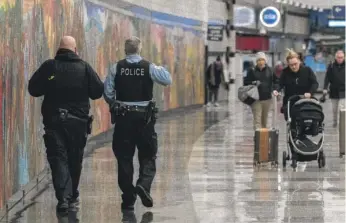  ?? TYLER PASCIAK LARIVIERE/SUN-TIMES FILE ?? Two Chicago police officers patrol a pedestrian area near the O’Hare Blue Line station at O’Hare Airport last month.