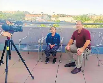  ?? ?? La talentosa Constanza fue entrevista­da por televisora­s de Arizona