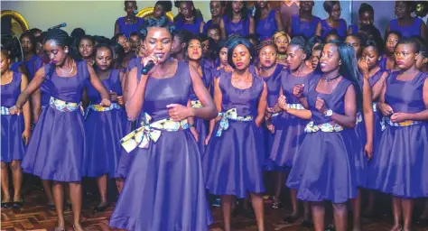  ??  ?? Beneficiar­ies of the Lafarge programme sing at their fundraisin­g dinner