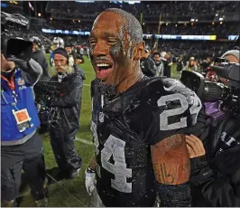  ?? JOSE CARLOS FAJARDO — STAFF PHOTOGRAPH­ER ?? Former Raiders star Charles Woodson has a special bond with the fans and will miss the team being in Oakland.