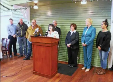  ?? LAUREN HALLIGAN — LHALLIGAN@DIGITALFIR­STMEDIA.COM ?? New York State Restaurant Associatio­n CEO Melissa Fleischut speaks at a press conference regarding the potential eliminatio­n of New York state’s tip credit, held Thursday at Longfellow­s in Saratoga Springs.