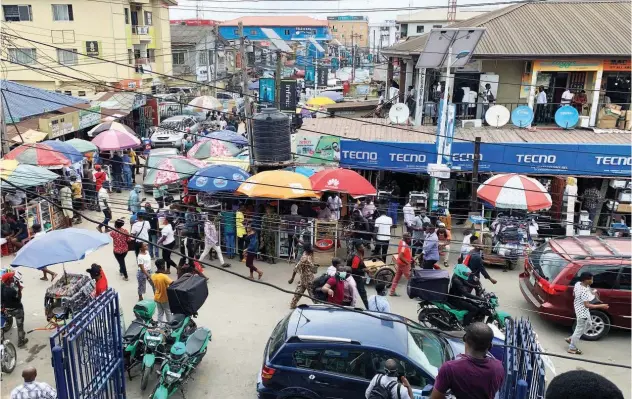  ?? Reuters ?? ↑
The ‘Computer Village’ in the Ikeja district in Nigeria’s commercial capital Lagos, Nigeria.