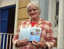  ?? Noreen with her new book, ‘What Lies Beneath’. ??