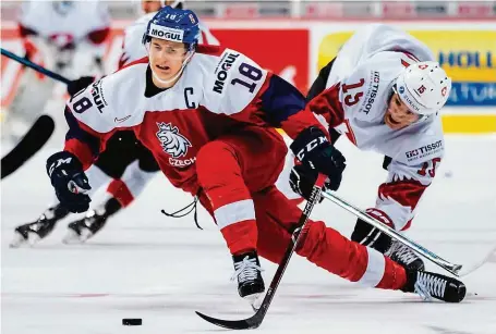  ?? FOTO ČTK ?? Martin Nečas si proti Švýcarsku připsal asistenci. Celkem na šampionáte­ch dvacítek odehrál již 13 zápasů, v nichž vstřelil čtyři branky a přidal 11 asistencí.