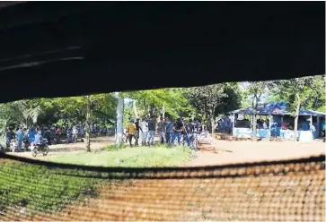  ?? CORTESÍA ?? Imagen de los uniformado­s retenidos en Caño Indio, en el Catatumbo.