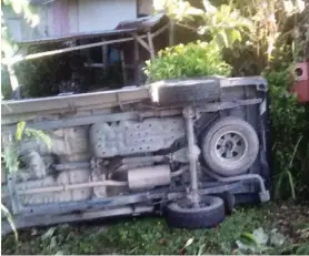  ?? CORTESÍA ?? El carro quedó metido en la entrada de la casa.