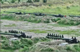  ?? SAM YEH/AFP VIA GETTY IMAGES ?? Taiwanese soldiers take positions alongside domestical­ly-made M110A2 self-propelled guns July 16, 2020, during the annual Han Kuang military drills in Taichung.