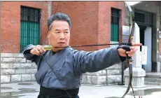  ?? ZHU FENG / FOR CHINA DAILY ?? Zheng demonstrat­es an archery movement for his students.