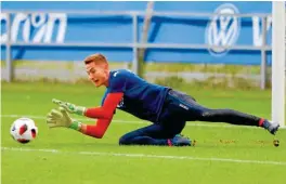  ??  ?? Pablo Sisniega, durante un entrenamie­nto con la Real Sociedad.