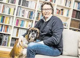  ?? WEICHSELBR­AUN ?? Öllinger und sein Partner mit der kalten Schnauze, Hund Django