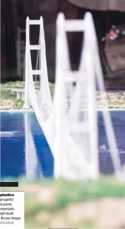  ?? FOTO ANSA ?? Il plastico
Il progetto del ponte presentato negli studi di Bruno Vespa