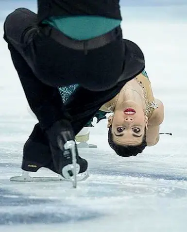  ??  ?? Sul ghiaccio Valentina Marchei, milanese, 31 anni, pattinatri­ce artistica, cinque volte campioness­a italiana in singolo