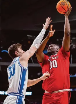  ?? Tony Gutierrez/Associated Press ?? North Carolina State’s DJ Burns Jr., right, and Purdue’s Zach Edey will bring a throwback look to the play in the paint in Saturday’s national semifinals.