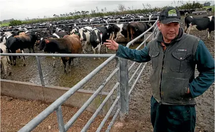  ?? MURRAY WILSON/FAIRFAX NZ ?? James Stewart Federated farmers Manawatu/rangitikei president welcomes the best IT people for agri week.