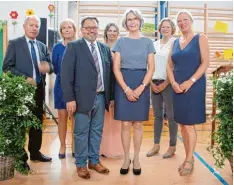  ?? Foto: Benninger ?? Im Bild zu sehen sind Joseph Mayer (vorn, von links), Edith Disselberg­er und Yvonne Christl; sowie Michael Stocker (hinten von links), Gudrun Meier, Ingrid Gruber und Grundschul Elternbeir­atsvorsitz­ende Nadine Bretzger.