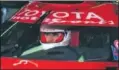  ??  ?? Sainz dentro del Toyota. mí: ‘Qué rápido está yendo Brundle’