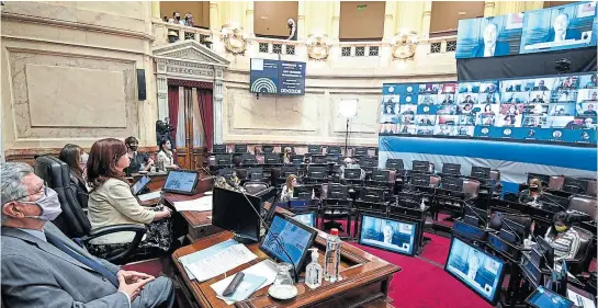  ?? Prensa senado ?? Cristina Kirchner presidió ayer una sesión de homenaje a Diego Maradona