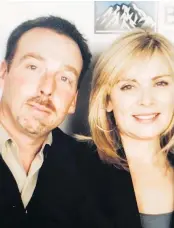  ??  ?? Kim Cattrall, right, and her brother Christophe­r Cattrall. — TWITTER