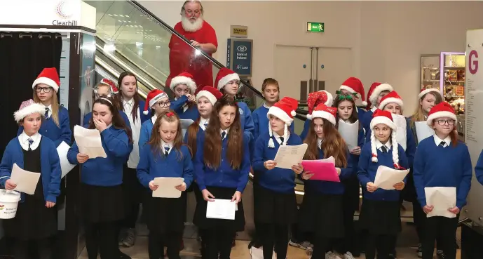  ??  ?? St. Oliver’s NS, Drogheda, taking part in a carol singing event at Scotch Hall.