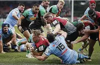  ?? ?? FIVE GO WILD Dombrandt scores fifth try for Harlequins