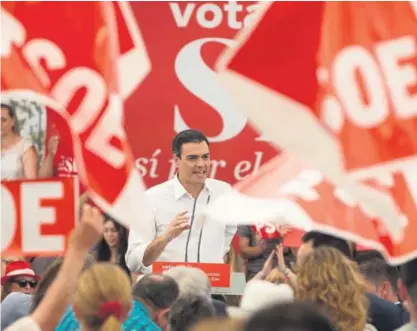  ?? AP ?? Pedro Sánchez, líder del PSOE, encabezó el mitin de cierre de campaña, ayer en Madrid. Los socialista­s corren el riesgo de verse relegados al tercer lugar si se cumplen las intencione­s de voto registrada­s.