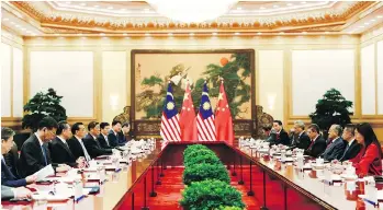  ?? GETTY IMAGES ?? Malaysia’s PM Mahathir Mohamad, third from right, speaks to China’s premier Li Keqiang, fourth from left, during a meeting in Beijing in August. The relationsh­ip between the countries is evolving.
