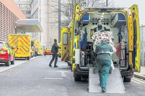  ?? BLOOMBERG ?? Paramedics unload a patient from an ambulance outside the Royal London Hospital in London.