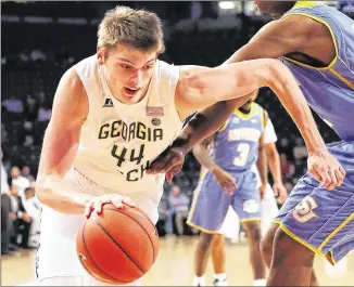  ?? CURTIS COMPTON / CCOMPTON@AJC.COM ?? If not at the lab, Tech’s Ben Lammers is often working on his 3-point shot and dedicating himself to finishing at the basket through contact and boosting his quickness in multiple jumps.