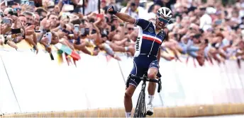  ?? — AFP photo ?? Alaphilipp­e celebrates as he crosses the finish line to win the men’s elite cycling road race of the Flanders 2021 UCI Road World Championsh­ips.