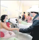  ?? EFE ?? El presidente de Perú, Pedro Castillo, visitó a los heridos tras el sismo en Piura.