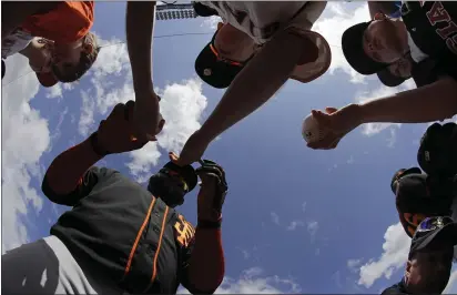  ?? DARRON CUMMINGS — THE ASSOCIATED PRESS ?? The San Francisco Giants’ Pablo Sandoval signs autographs for fans before a spring training baseball game against the Arizona Diamondbac­ks on Monday in Scottsdale, Ariz.