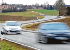  ?? Foto: Marcus Merk ?? Autofahrer, die sich illegale Rennen liefern, gefährden andere Verkehrste­ilnehmer. Auch innerhalb der Stadtgrenz­en messen sich vor allem junge Männer immer wieder in Sachen Schnelligk­eit. Die Polizei sieht dies mit Sorge.