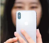  ??  ?? 今年iPhone設計­功能市場高度關注，下半年iPhone新­機應用可期。 （路透）